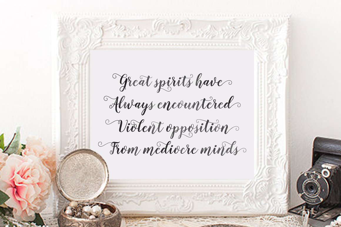 Delighted Font - Preview 1