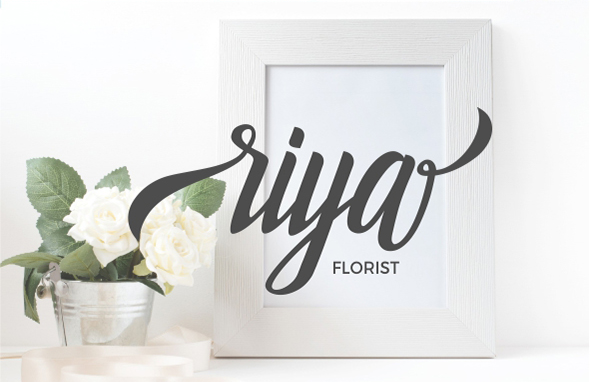 Holidays Typeface Font - Preview 1