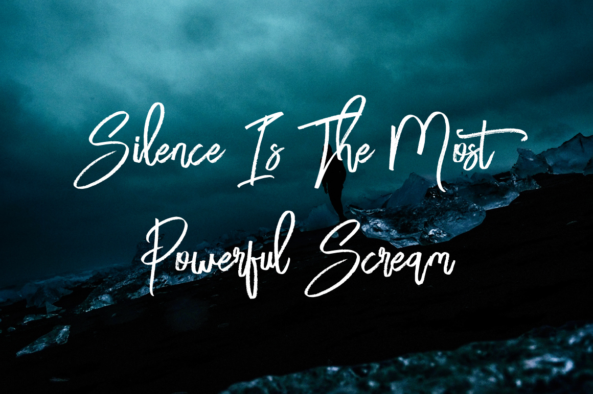 Bloomy Script Font - Preview 1