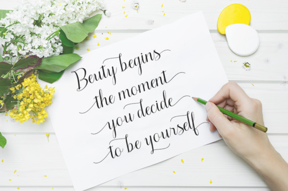 Amellya Script Font - Preview 5