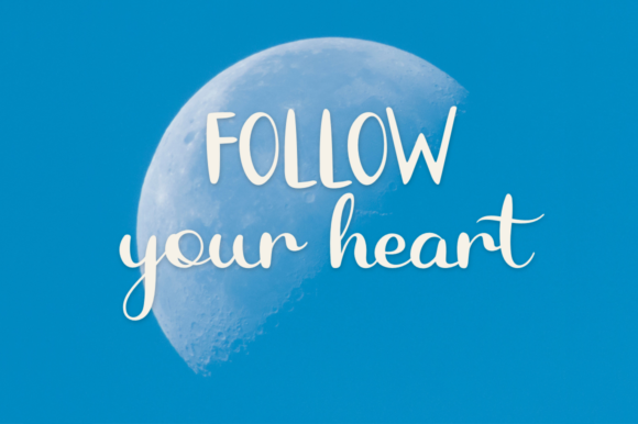 Blue Moon Font - Preview 4