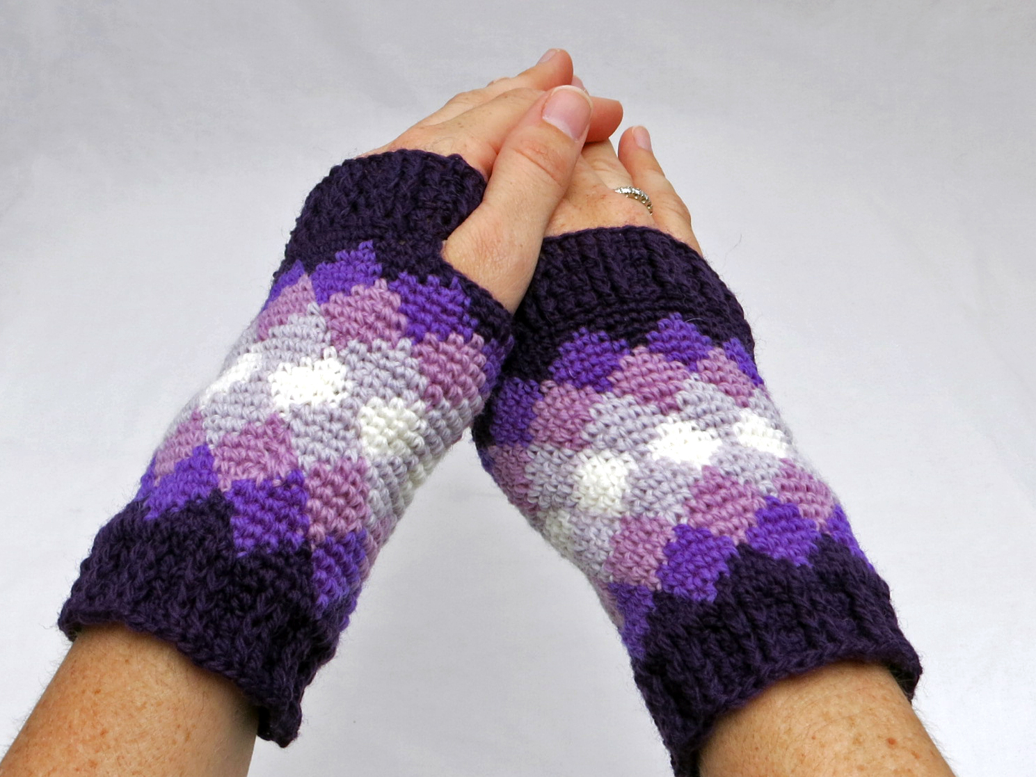 Women's Diamond Fingerless Mitts