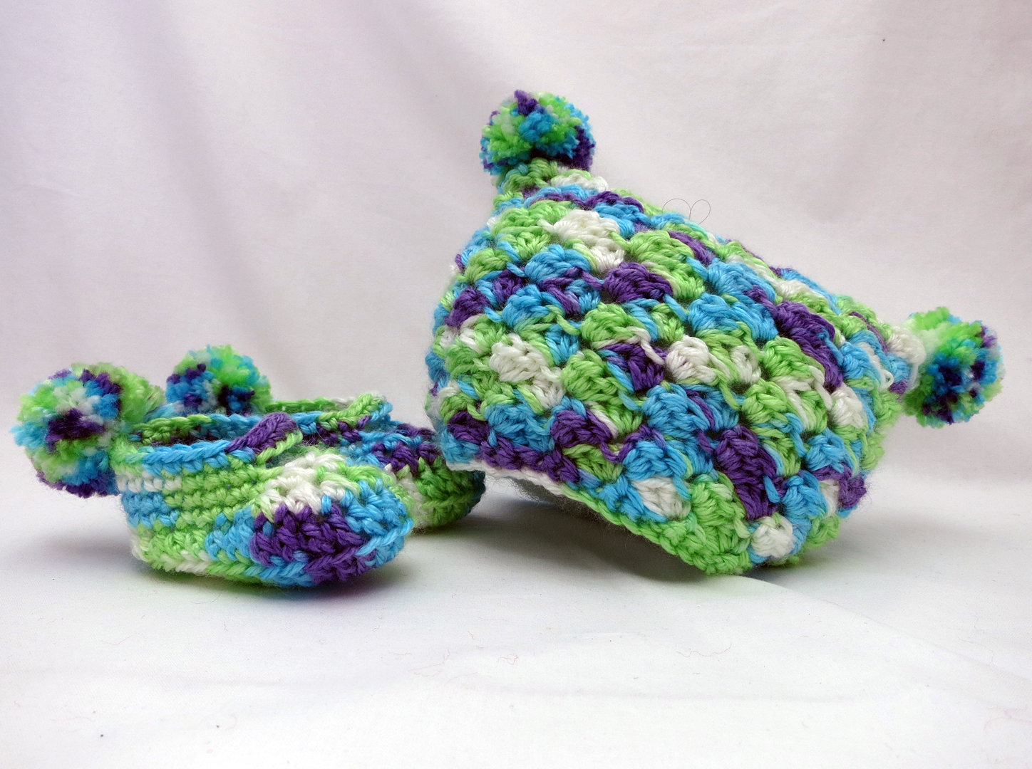 Pom Pom Baby Gift Set Crochet Pattern
