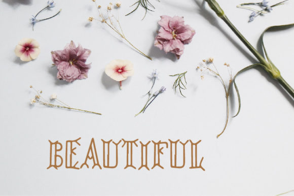 Cetweenim Font - Preview 1