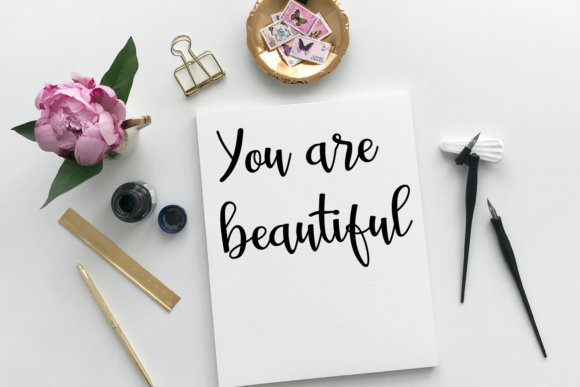 Aintya Beauty Font - Preview 1