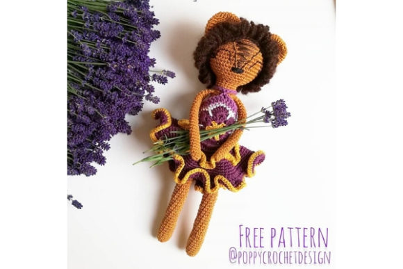 Lioness-in-the-Colors-of-Lavender-Crochet-Pattern-Graphics-4469834-1-1-580x387.jpg