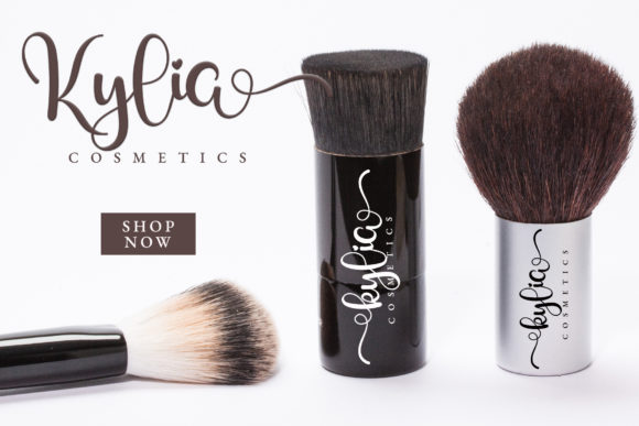 Glamlips Font font preview - 3