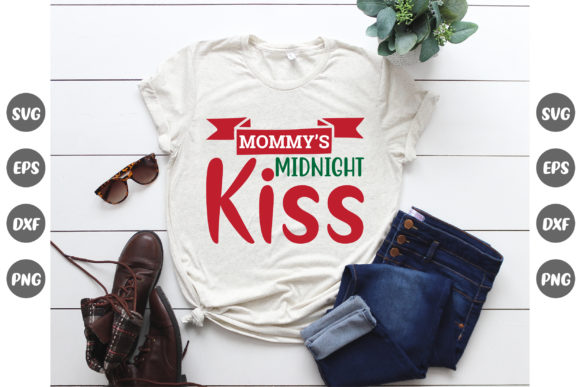 Christmas Design, Mommy's Midnight Kiss Grafik T-shirt Designs Von Fashion Store