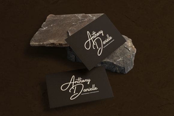 Brooklyn Makayla Font font preview - 3
