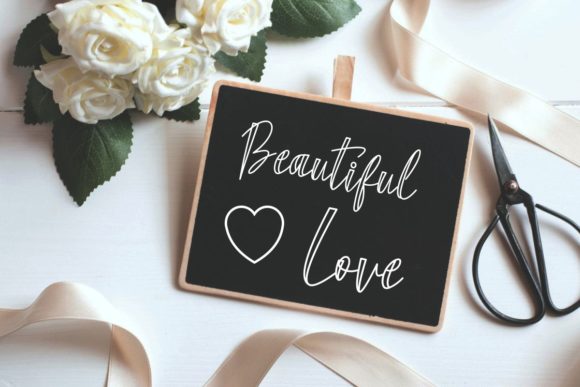 Hey Lovely Font - Preview 1