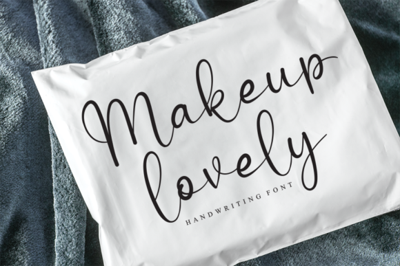 Butterfly Valentine Font - Preview 6