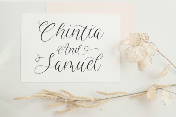 Avalien Font - Preview 1