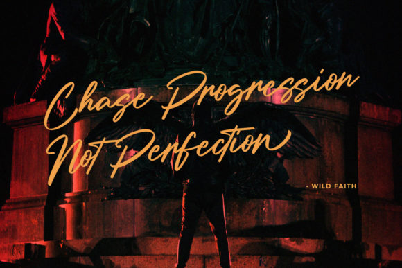 Holly Wings Font PNG with transparent background - Preview 1