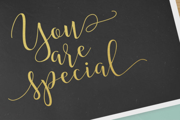 Amberlight Font - Preview 3