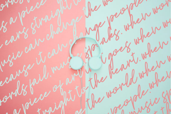 Francos Signature Font - Preview 4
