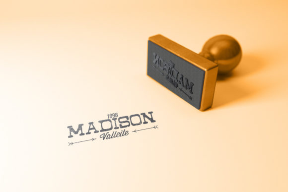 Brownfield Font - Preview 1