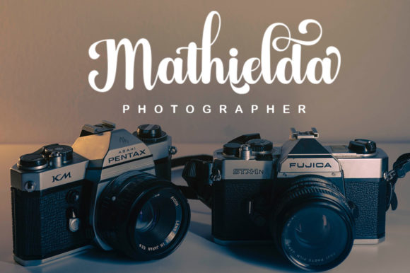 Bridgerton Font - Preview 5