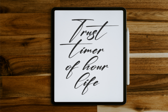 Holdiger Font - Preview 5