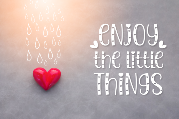 Amila Love Font - Preview 4