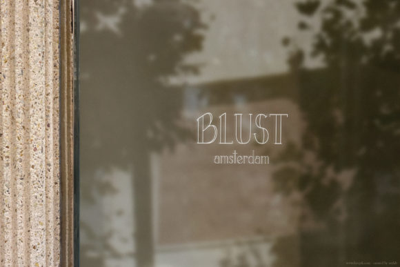 Black Whiskey Font - Preview 1