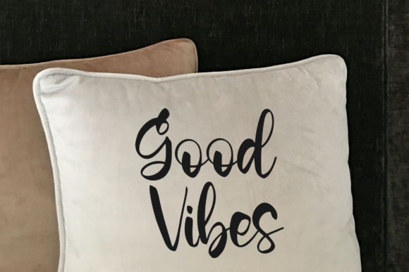 Bobbiewish Font - Preview 5