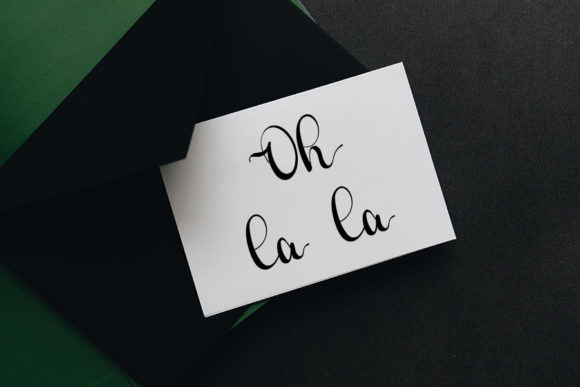 Eyelash Font - Preview 2