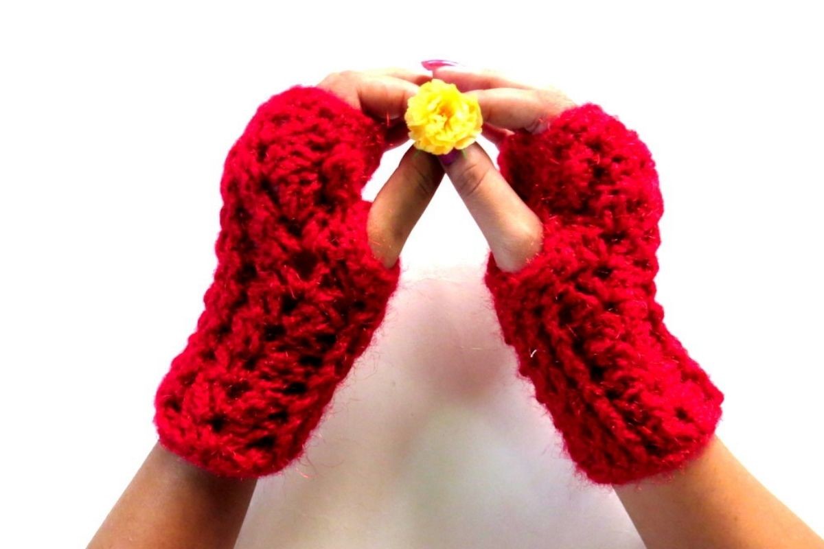 Ribbed Fingerless Gloves
