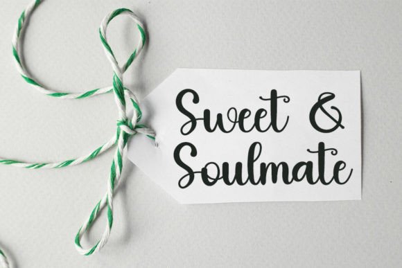 Flay by Butterfly Font - Preview 5