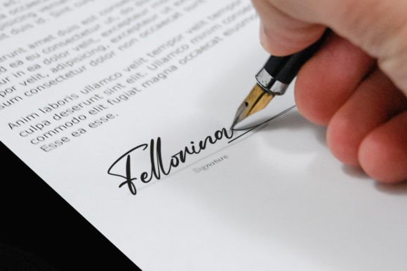 Helleglone Signature Font - Preview 3