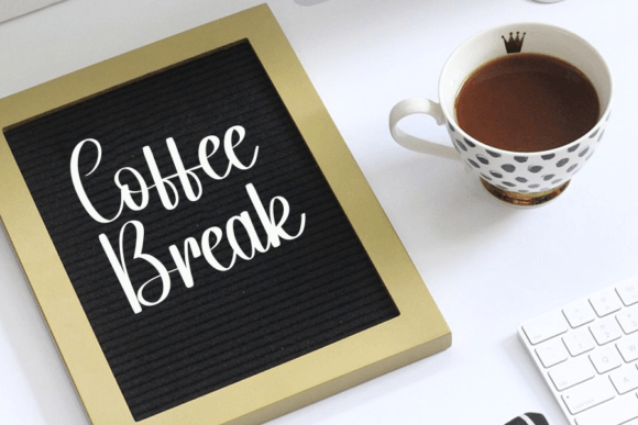 Holiday Font - Preview 3