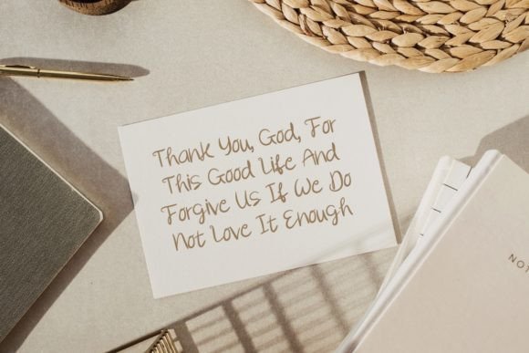 Happeiday Font - Preview 3