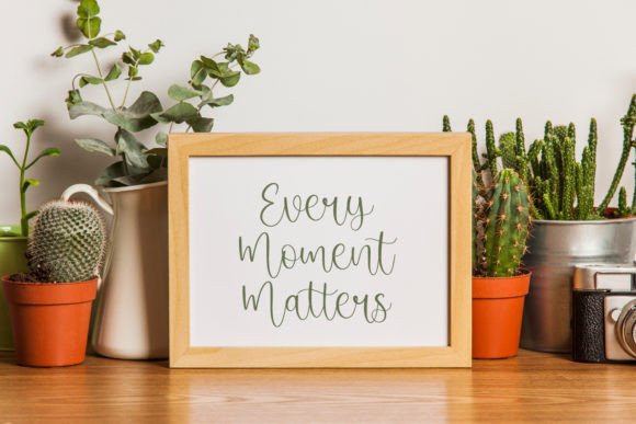 Diamond Magenta Font - Preview 5