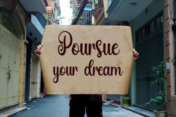Dreams Font - Preview 3