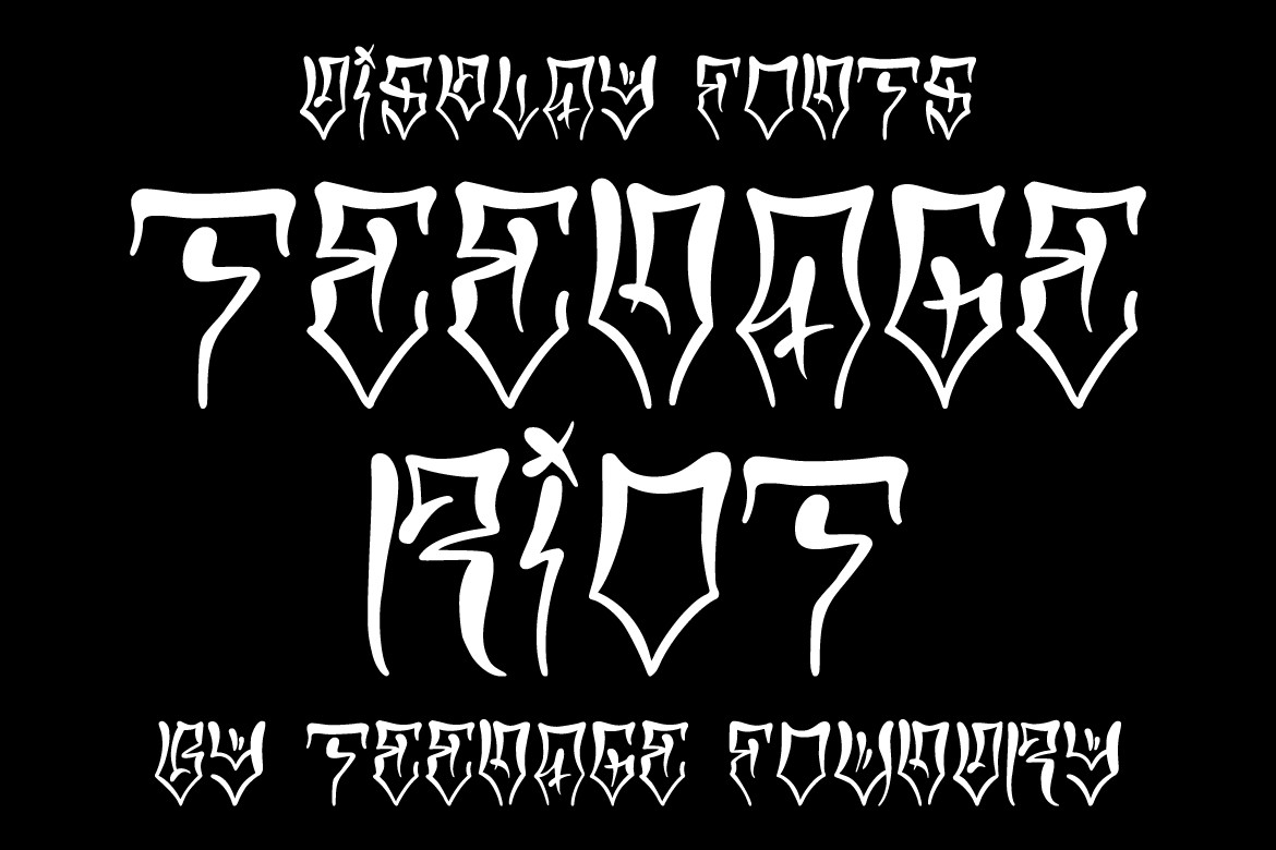 Teenage Riot preview: Chicano style font with outline version