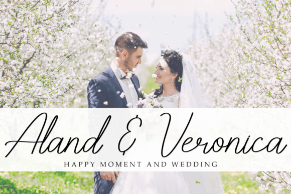 Antique Font - Preview 1