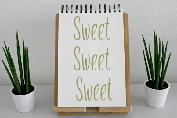 Holiday Font - Preview 5