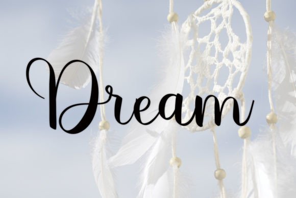 Dolly Font - Preview 3