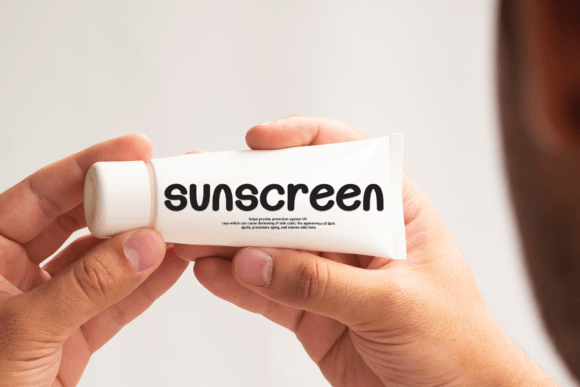 Famous Beach Font - Preview 4
