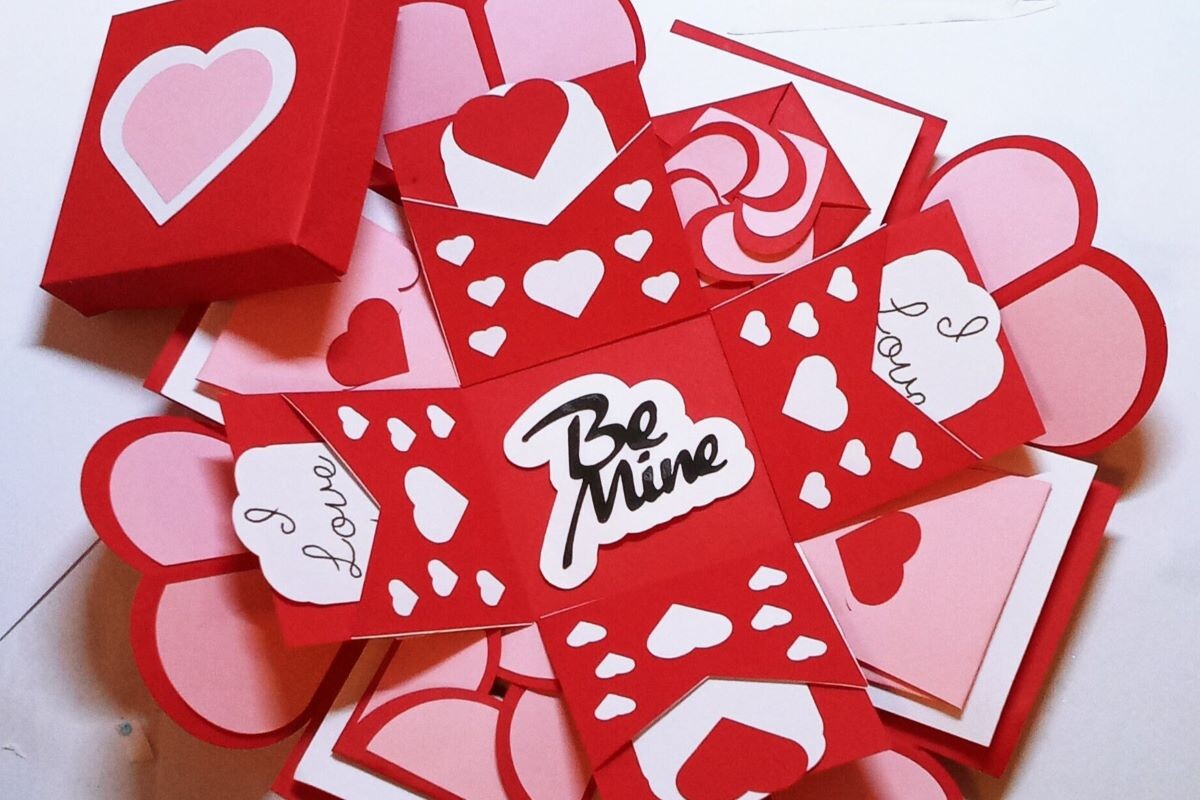 Valentine's Pockets Exploding Box · Creative Fabrica