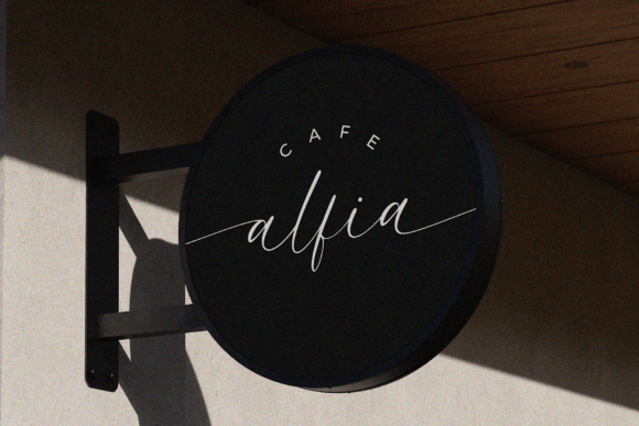 Adoraline Font - Preview 4