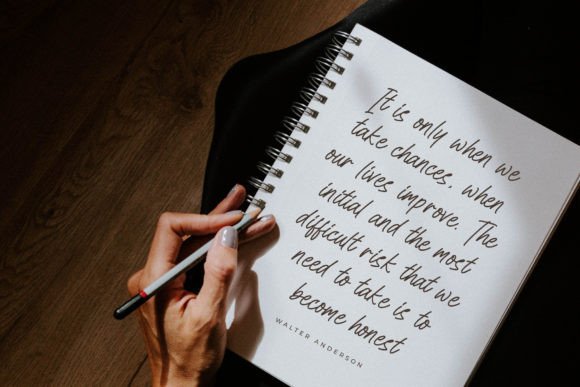 Blissful Heartlight Font - Preview 1