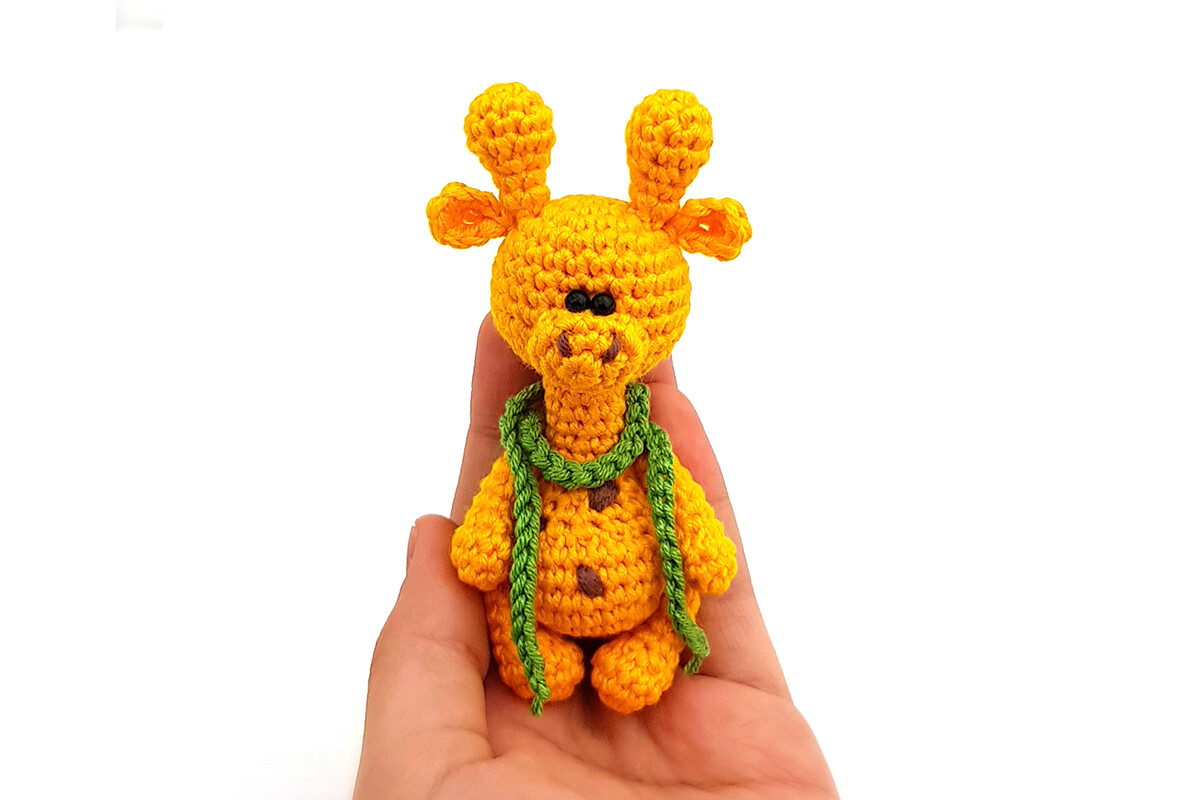 Easy Crochet Pattern Miniature Giraffe.