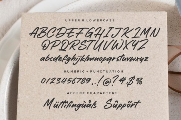 Hazelnut Spread Font - Preview 5