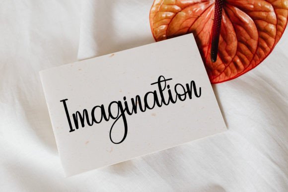 Holiday Font - Preview 2