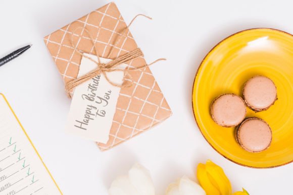 Birthday Present Font - Preview 5