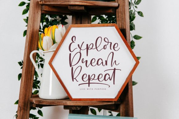 Emerald Royale Font - Preview 5