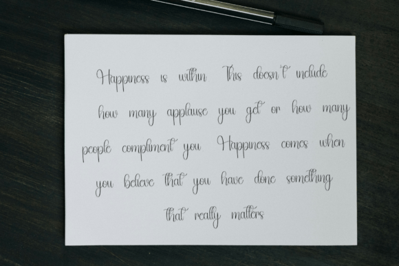 Beauty Whisakey Font - Preview 1