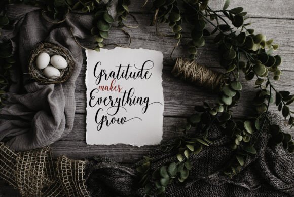 Dainty Blossoms Font - Preview 3