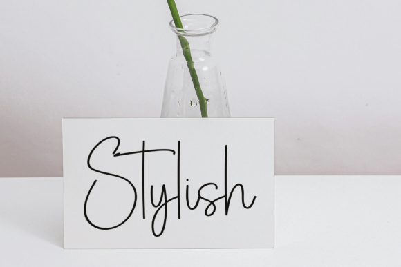Holiday Font - Preview 2