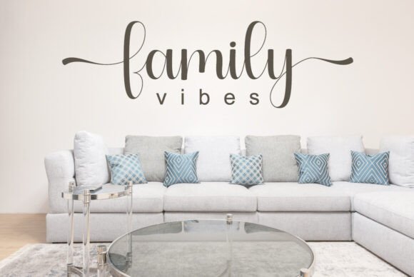Holiday Font - Preview 3